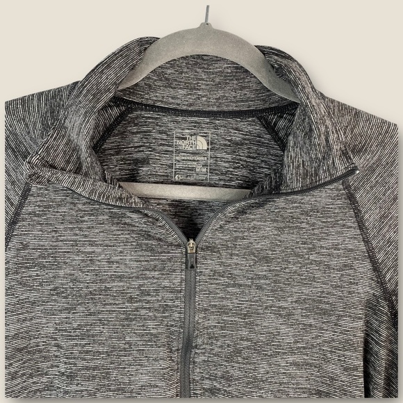 North Face Women’s Long-Sleeved Athletic Top Size Medium 0005 - Picture 2 of 9
